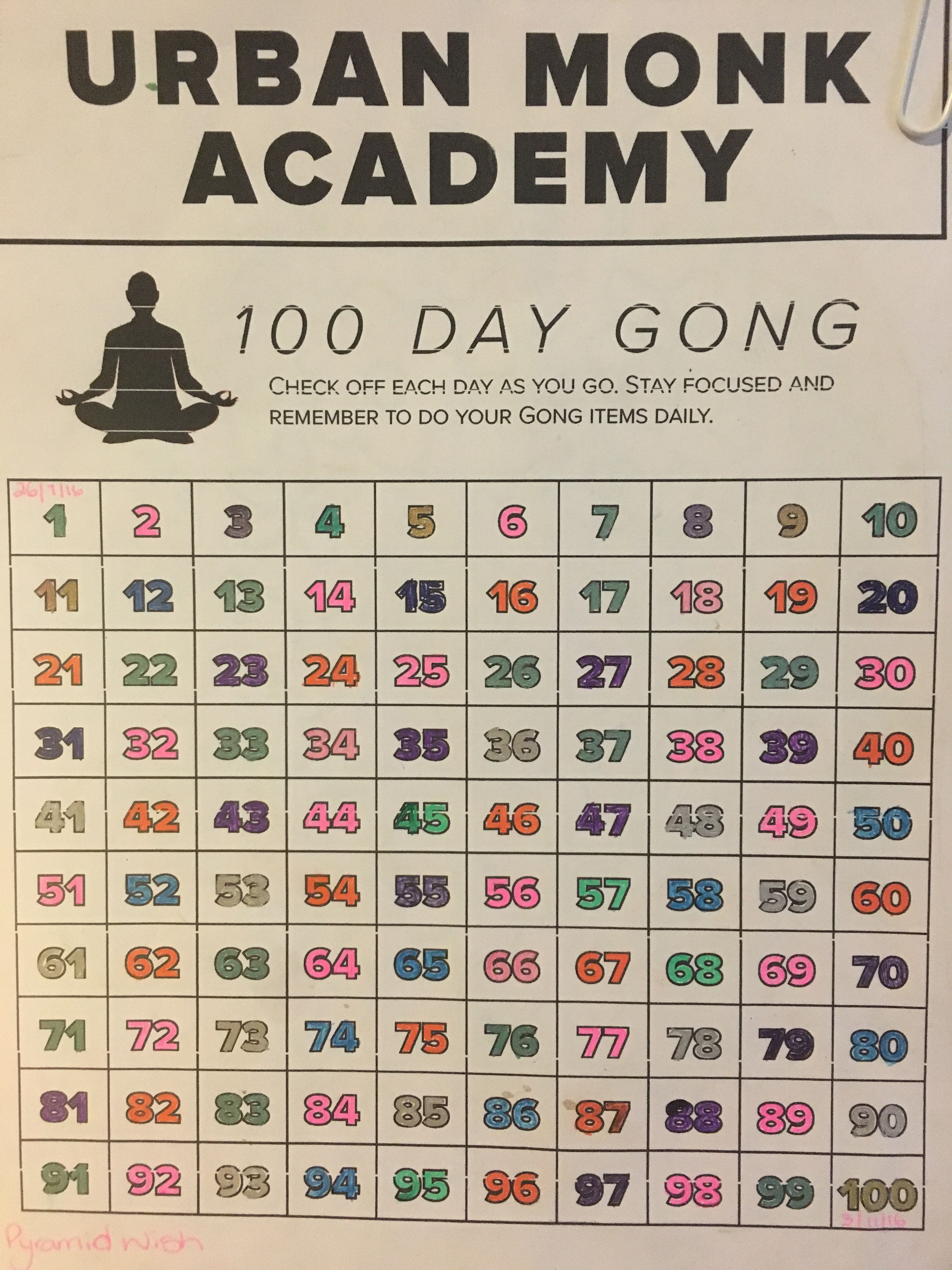 Книга на английском - My 100 Day Gong (Workbook) by The Urban Monk Academy - Мой 100-дневный гонг - обложка книги скачать бесплатно
